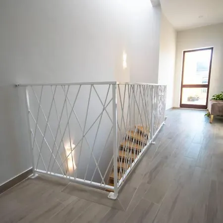 Nyaraló Margerita Modern House With Pool *