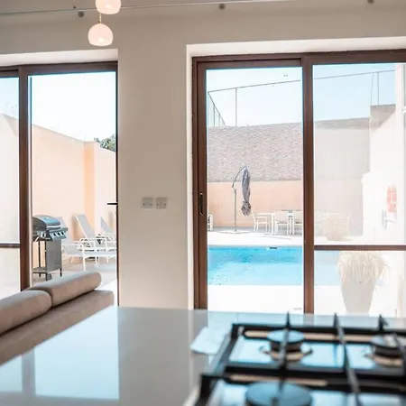 Margerita Modern House With Pool Għammar