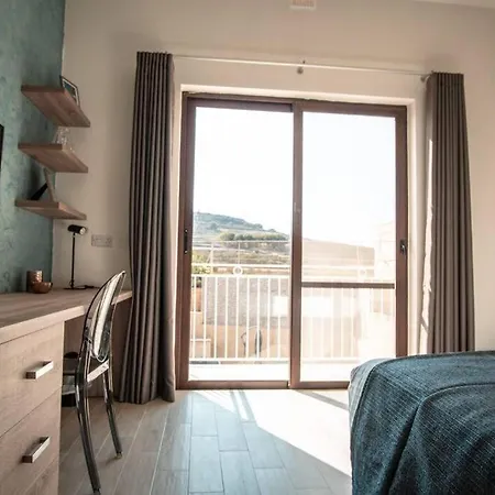 Margerita Modern House With Pool Għammar