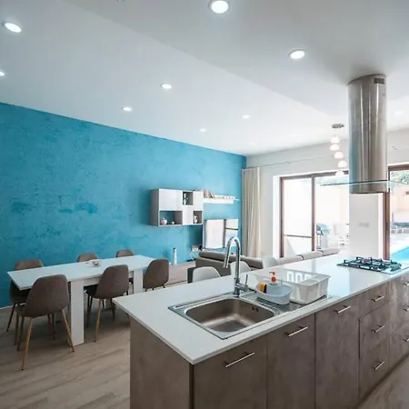 Nyaraló Margerita Modern House With Pool *