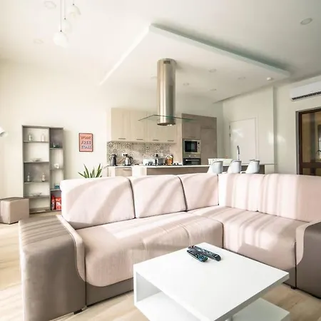 Margerita Modern House With Pool