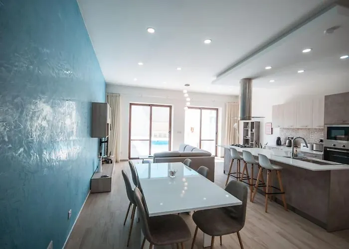 Vakantiehuis Margerita Modern House With Pool