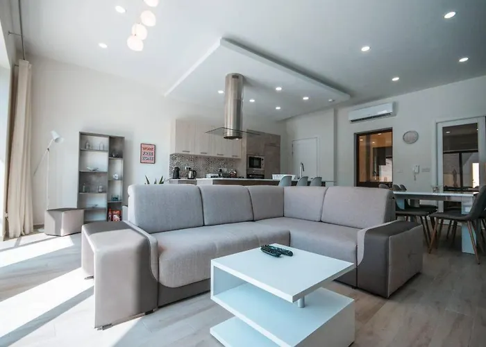 Margerita Modern House With Pool Vakantiehuis *