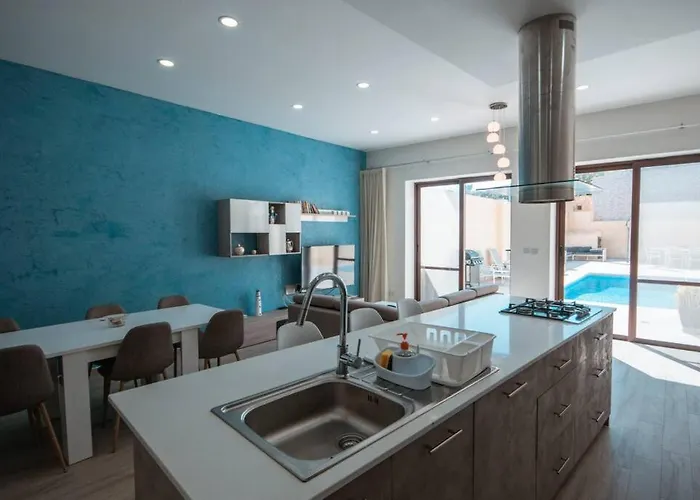 Margerita Modern House With Pool *