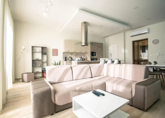 Margerita Modern House With Pool